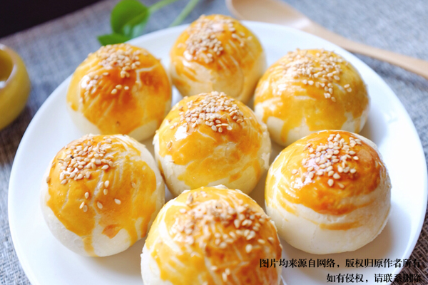 莲蓉蛋黄酥第1张 莲蓉蛋黄酥第1张