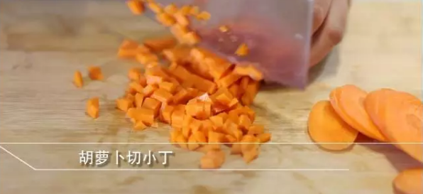 胡萝卜肉末生菜粥第2张